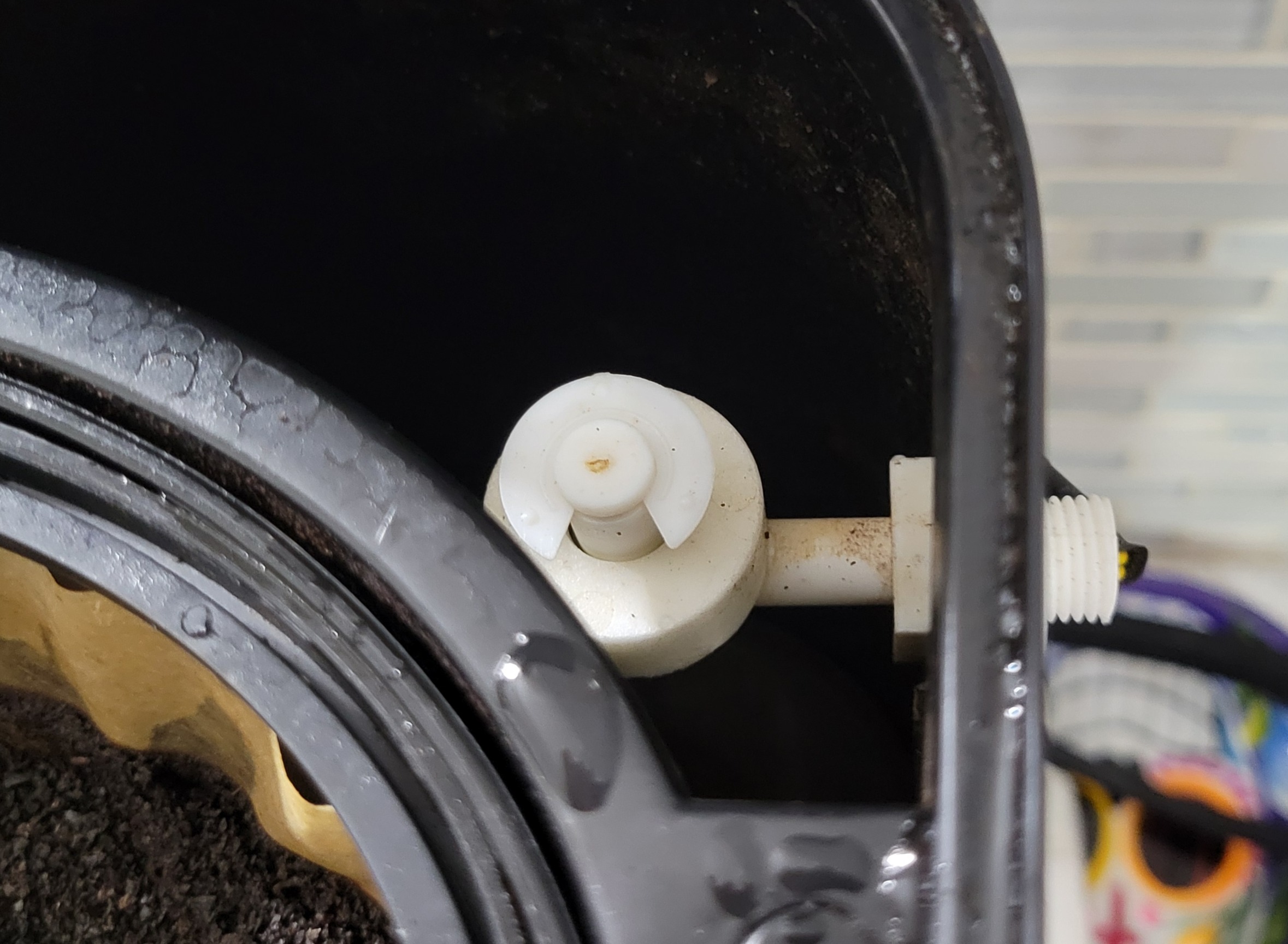 The float that tells the board when the tank is full