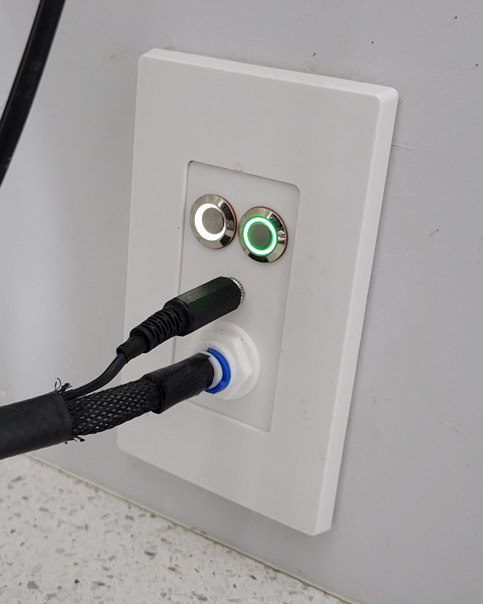 The green halo shows that the solenoid is open and the tank is filling